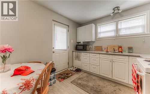 218 Margaret Avenue, Kitchener, ON - Indoor Photo Showing Kitchen