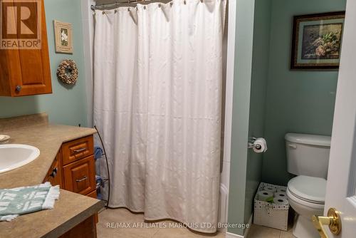 Main bathroom - 1274 Daprat Avenue, Cornwall, ON 