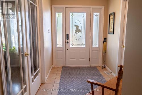 Good sized entrance foyer - 1274 Daprat Avenue, Cornwall, ON 