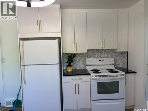 925 O Avenue S, Saskatoon, SK - Indoor Photo Showing Kitchen