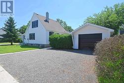 52 WOODWORTH AVENUE St. Thomas, ON N5P 3J8