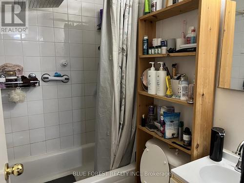 204 - 1170 Hamilton Road, London East (East O), ON - Indoor Photo Showing Bathroom
