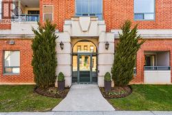 8 MAIN Street Unit# 203  Dundas, ON L9H 1B8