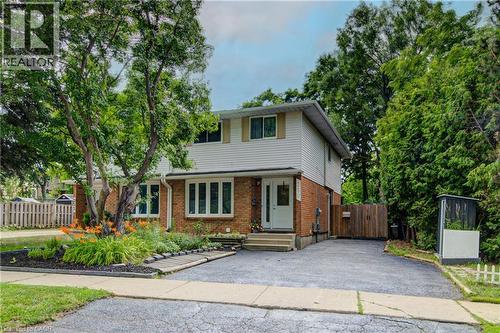 250 DINISON Crescent  Kitchener, ON N2E 3G8
