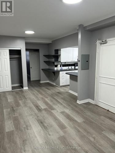 LOWER - 9 BRACEBRIDGE AVENUE , Toronto, Ontario M4C 2X6 4