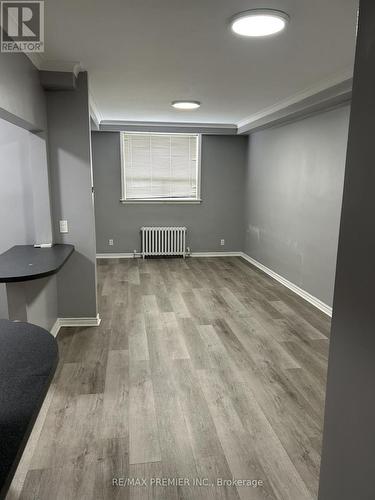 LOWER - 9 BRACEBRIDGE AVENUE , Toronto, Ontario M4C 2X6 5