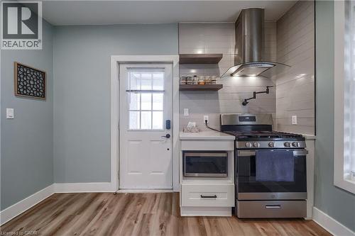 Gas stove - 36 Kerr Street, Cambridge, ON 