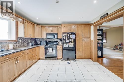 219 Inshes, Chatham, ON - Indoor Photo Showing Kitchen With Double Sink