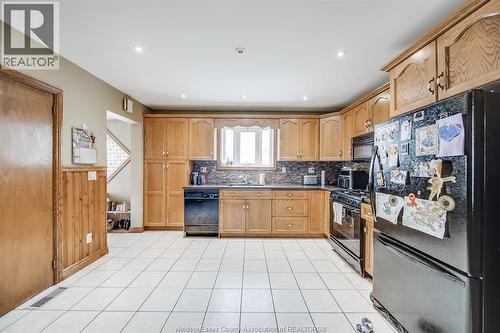219 Inshes, Chatham, ON - Indoor Photo Showing Kitchen