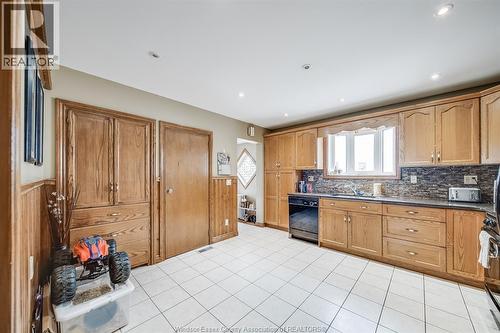 219 Inshes, Chatham, ON - Indoor Photo Showing Kitchen