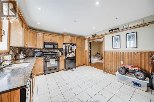 219 Inshes, Chatham, ON - Indoor Photo Showing Kitchen With Double Sink