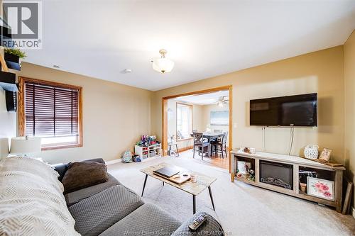 219 Inshes, Chatham, ON - Indoor Photo Showing Living Room