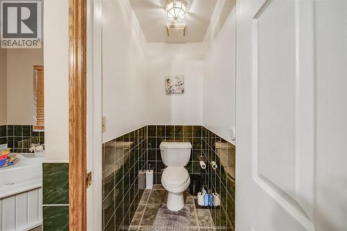 219 Inshes, Chatham, ON - Indoor Photo Showing Bathroom