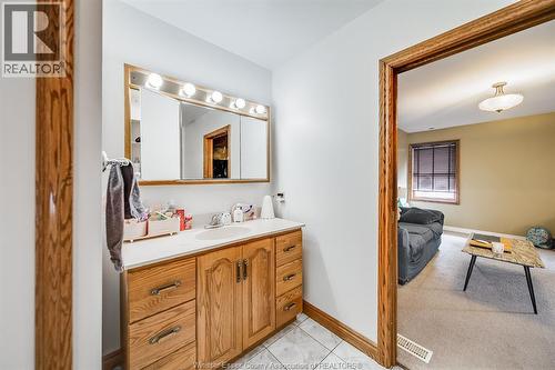 219 Inshes, Chatham, ON - Indoor Photo Showing Bathroom