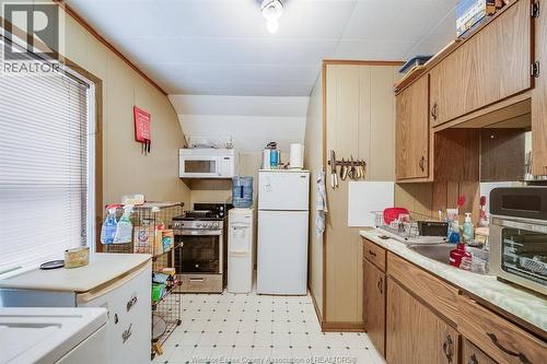 219 Inshes, Chatham, ON - Indoor Photo Showing Kitchen