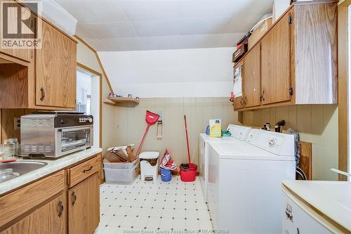 219 Inshes, Chatham, ON - Indoor Photo Showing Laundry Room