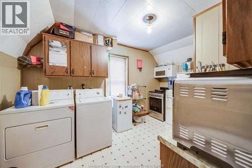 219 Inshes, Chatham, ON - Indoor Photo Showing Laundry Room
