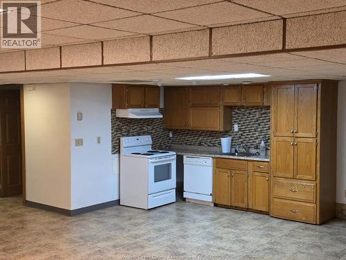219 Inshes, Chatham, ON - Indoor Photo Showing Kitchen