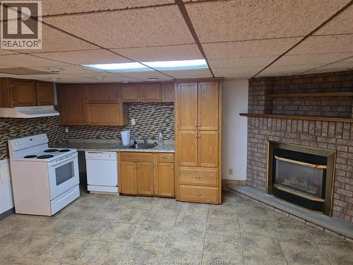 219 Inshes, Chatham, ON - Indoor Photo Showing Living Room With Fireplace