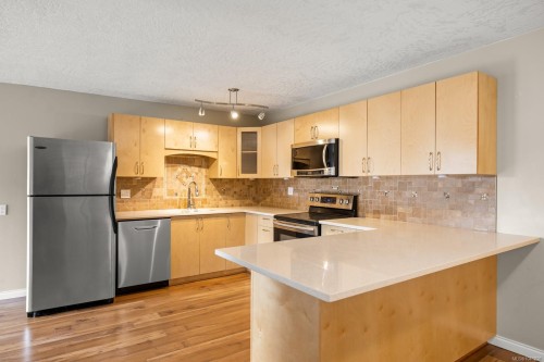#207-1525 Hillside Ave  Victoria, BC V8T 2C1