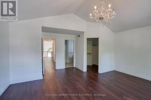 Walk-in closet and 5pc ensuite - 32 Catterick Crescent, Ottawa, ON 