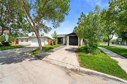215 Garton AVE  Winnipeg, MB R3R 2C3