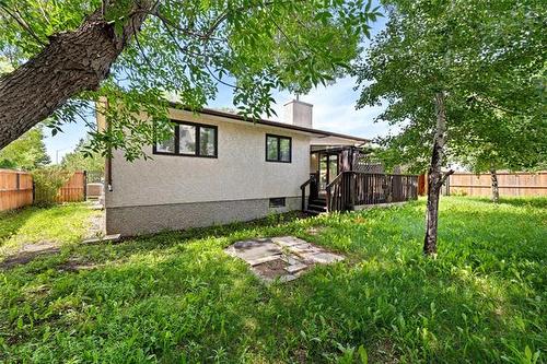 215 Garton Ave, Winnipeg, MB 
