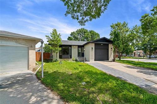 215 Garton Ave, Winnipeg, MB 