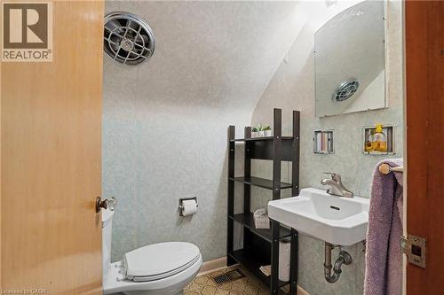 11 Marshall Avenue, Hamilton, ON - Indoor Photo Showing Bathroom