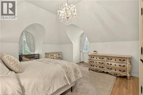 15 Peppertree Crescent, Ancaster, ON 