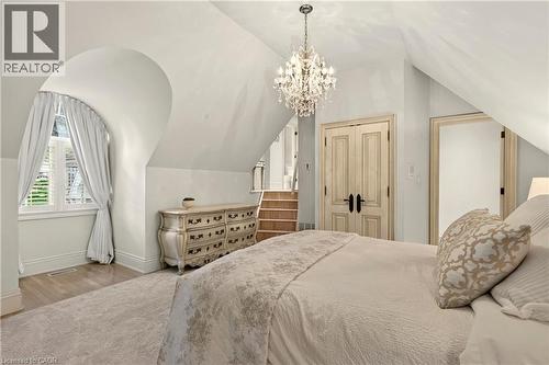 15 Peppertree Crescent, Ancaster, ON 