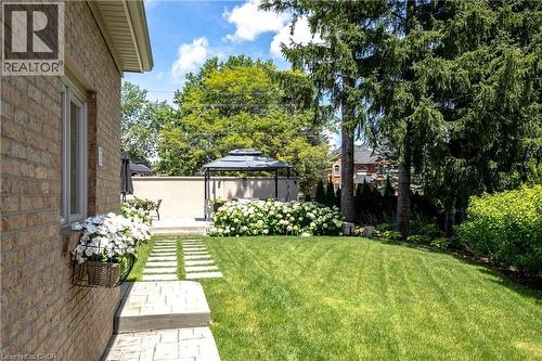 15 Peppertree Crescent, Ancaster, ON 