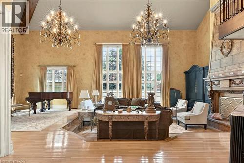 15 Peppertree Crescent, Ancaster, ON 