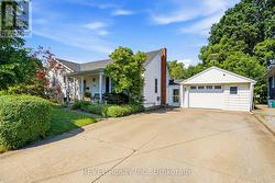 136 POWERVIEW AVENUE St. Catharines (Western Hill), ON L2S 1X4