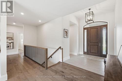 129 Sharron Court, Mapleton, ON 