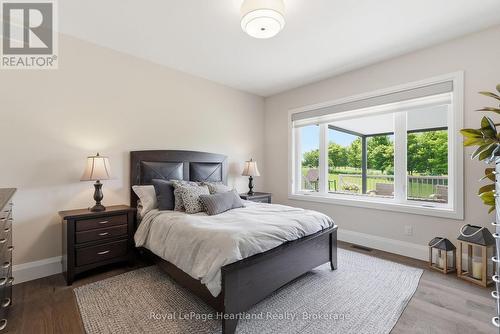 129 Sharron Court, Mapleton, ON 
