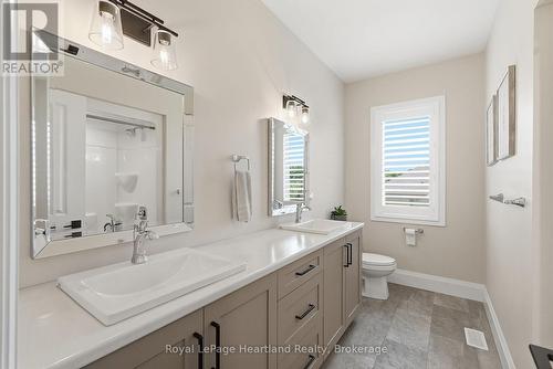 129 Sharron Court, Mapleton, ON 