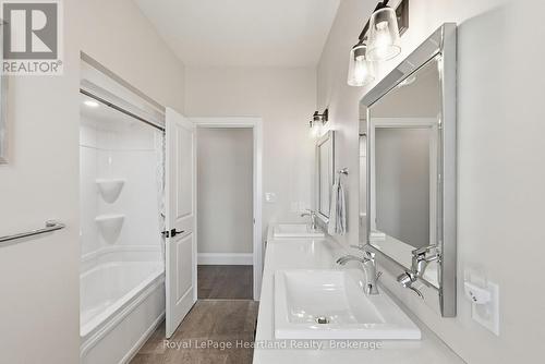 129 Sharron Court, Mapleton, ON 