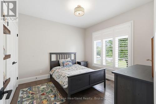 129 Sharron Court, Mapleton, ON 