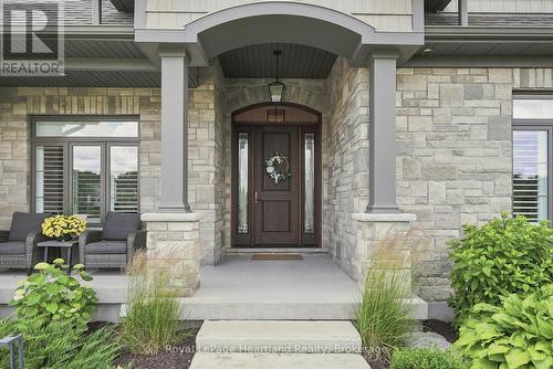 129 Sharron Court, Mapleton, ON 