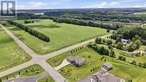 129 Sharron Court, Mapleton, ON 