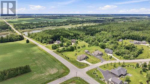 129 Sharron Court, Mapleton, ON 