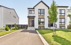 80 Rue Angélique-Gazaille  Otterburn Park, QC J3H 0P6