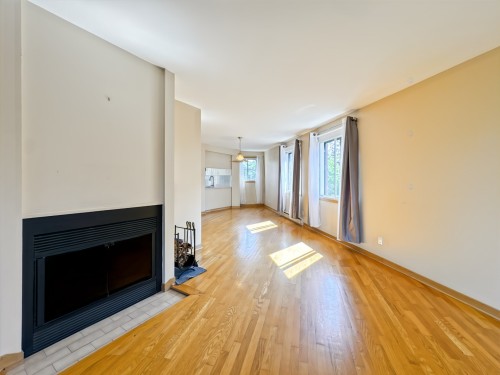 Living Room - 516 Place Samuel-De Champlain, Boucherville, QC - Indoor With Fireplace