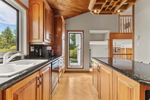 Cuisine - 240 Rue Bissonnette, Papineauville, QC - Indoor Photo Showing Kitchen