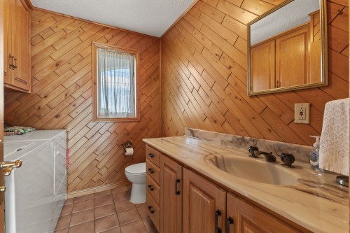 Salle d'eau - 240 Rue Bissonnette, Papineauville, QC - Indoor Photo Showing Laundry Room