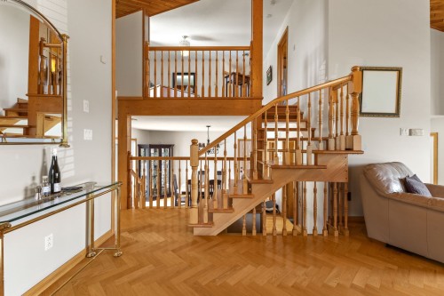 Escalier - 240 Rue Bissonnette, Papineauville, QC - Indoor Photo Showing Other Room