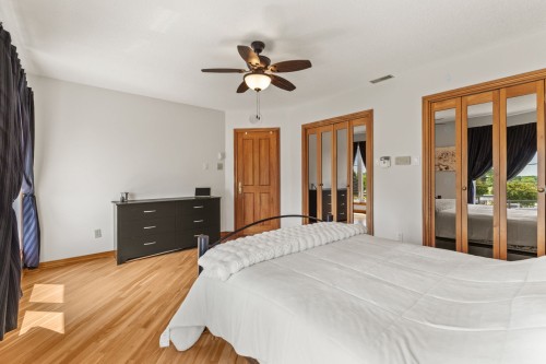 Chambre à coucher principale - 240 Rue Bissonnette, Papineauville, QC - Indoor Photo Showing Bedroom