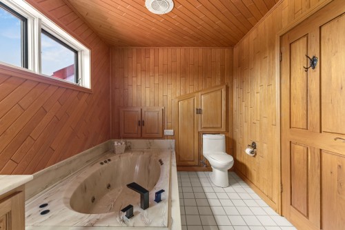 Salle de bains - 240 Rue Bissonnette, Papineauville, QC - Indoor Photo Showing Bathroom