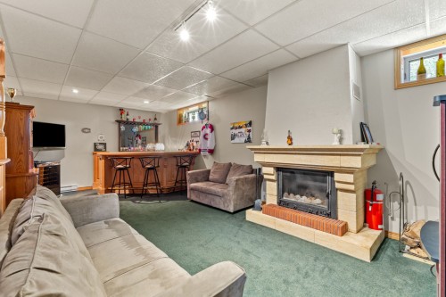Salon - 240 Rue Bissonnette, Papineauville, QC - Indoor With Fireplace